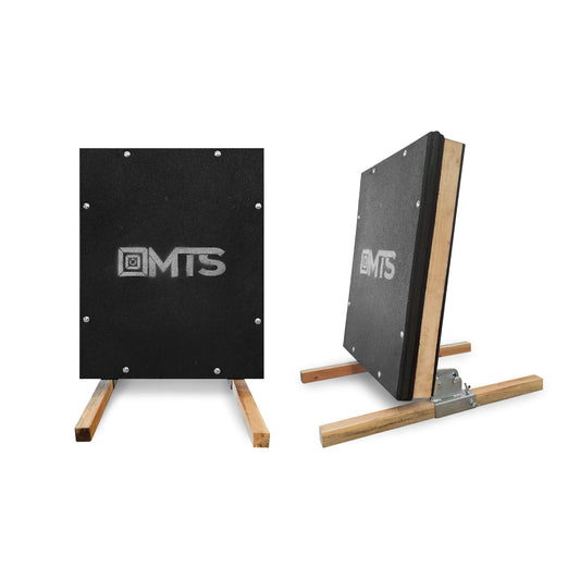 Přenosný lapač střel 600×750 mm s AR500 ocelí a 50mm gumovou deskou, sklopený na dřevěných latích.